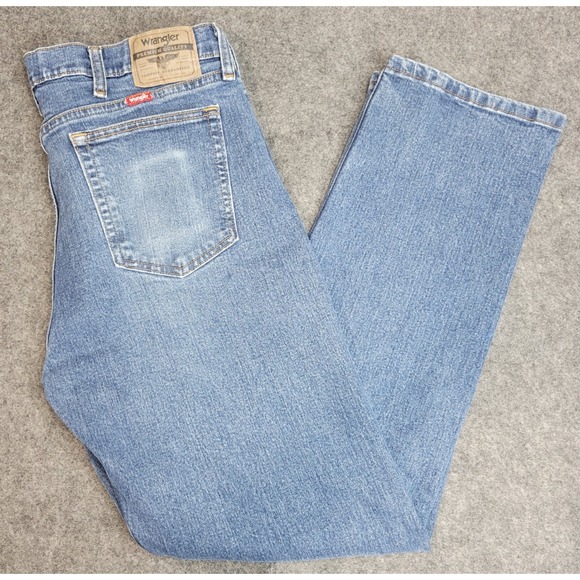 Wrangler Jeans Mens 34x32 Blue Denim Medium Wash Flat Front Straight Leg Red Tab - Picture 1 of 14